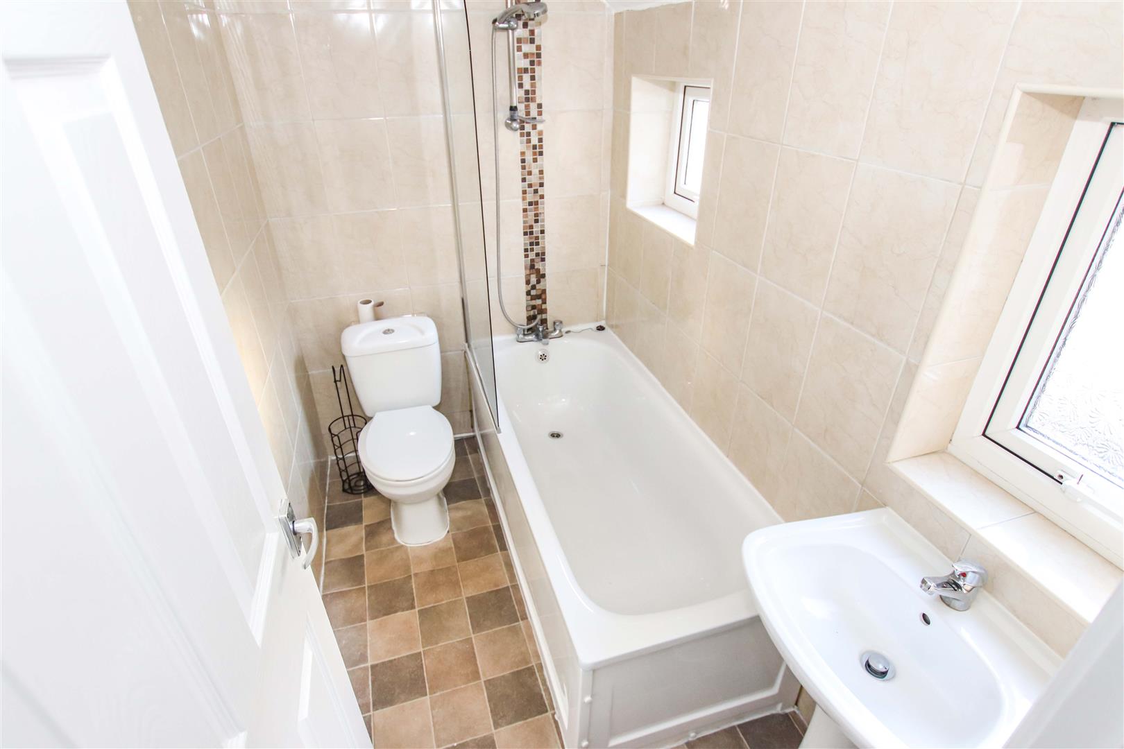 GROUND FLOOR BATHROOM